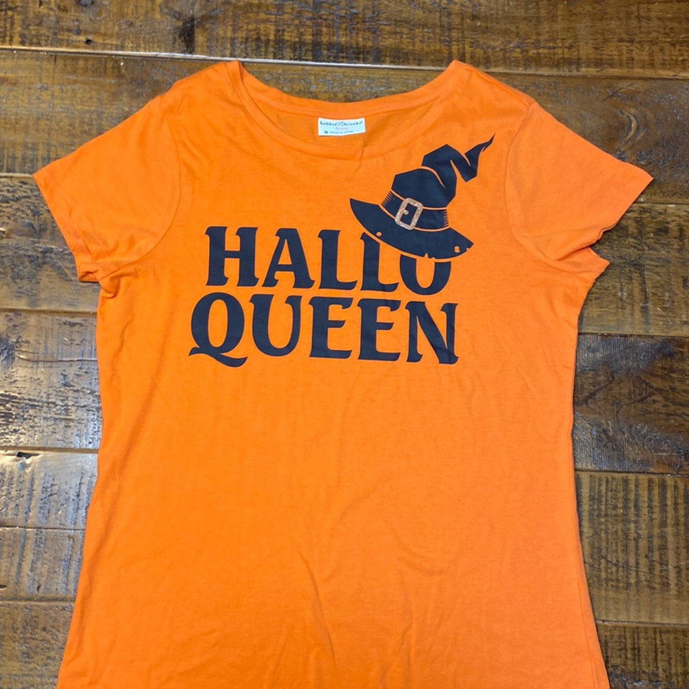 Ladies sz med HalloQueen Bobbie Brooks seasonal tshirt